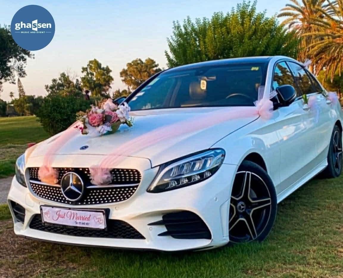 Voiture de mariage décorée