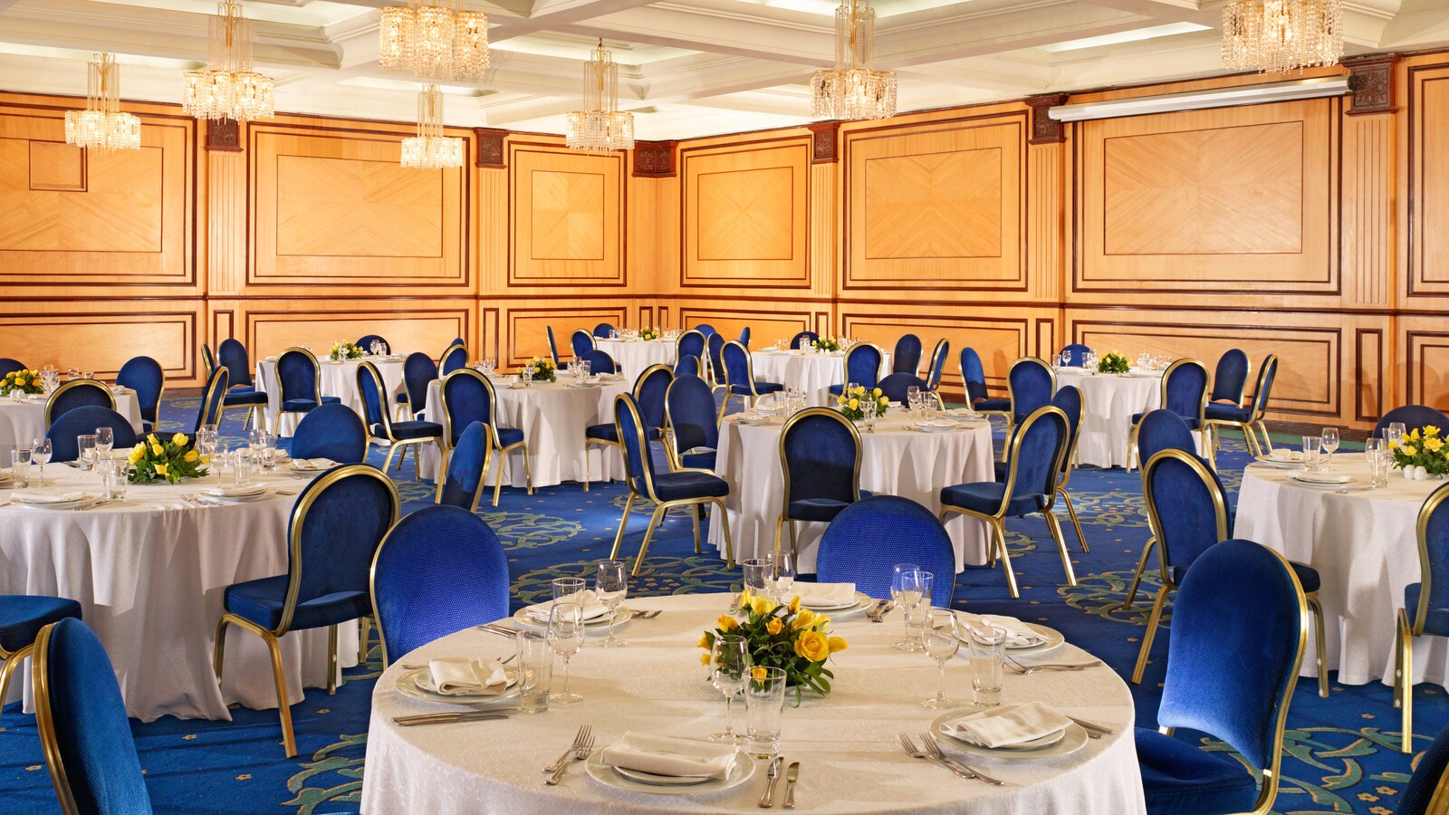 Ballroom du Sheraton Tunis préparé pour une réception